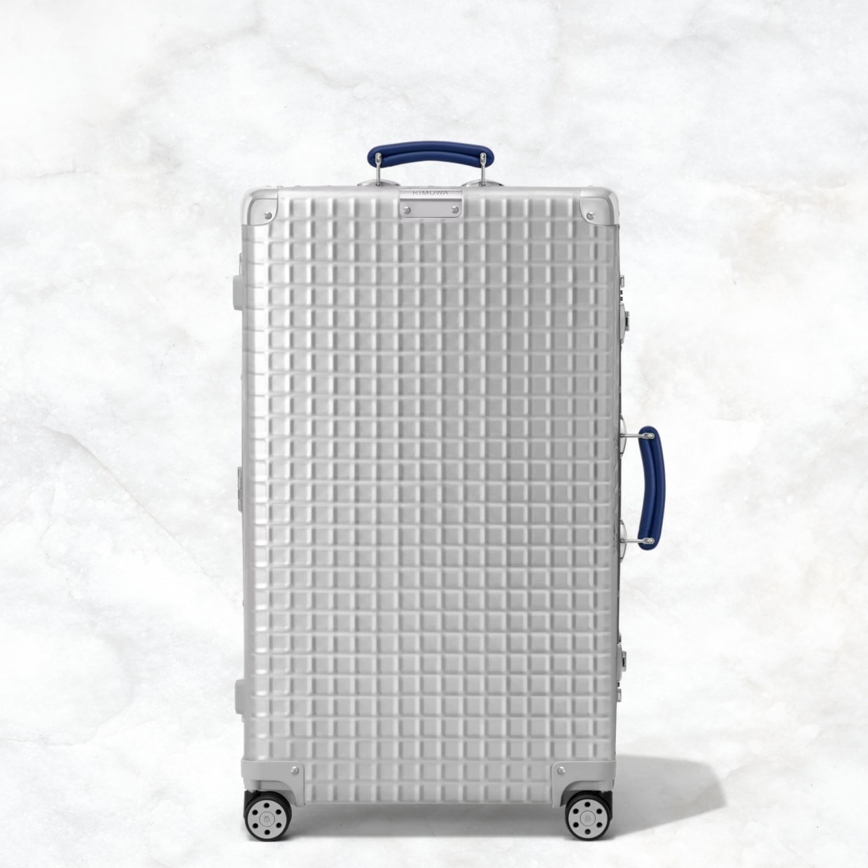 リモワ　クラシック　クラシックアルミニウムグリッド　シルバー　973.90.03.9　　100リットル　4輪