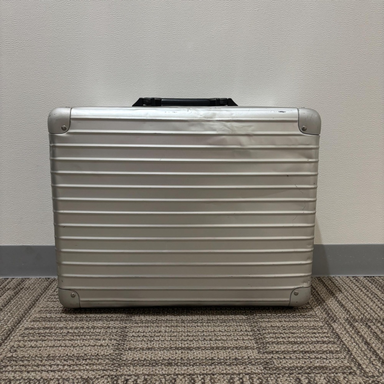 リモワ　アタッシェケース　中古商品