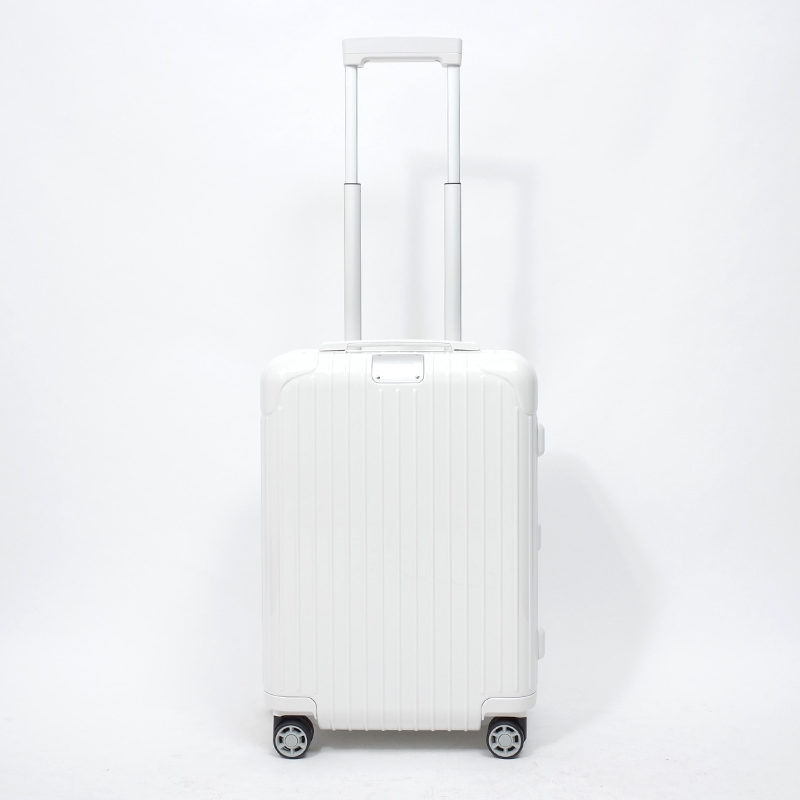 リモワ エッセンシャル 832.53.66.4 キャビン 36L グロスホワイト リモワ エッセンシャル 832.53.66.4 キャビン 36L グロスホワイト