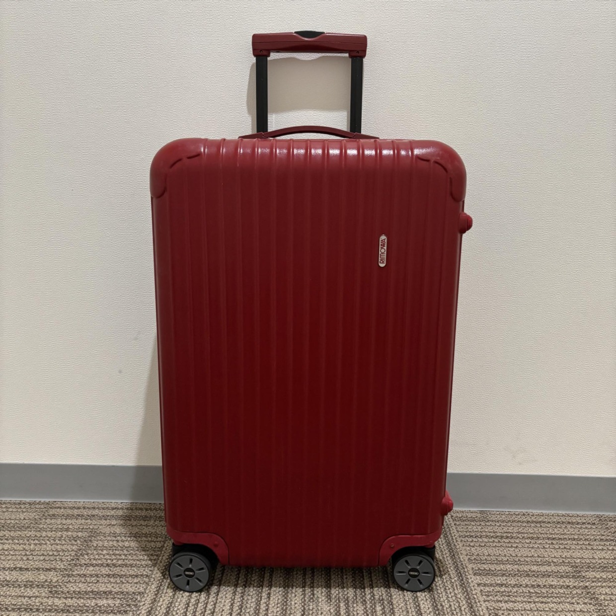 リモワ　エッセンシャル(サルサ)　875.63　中古美品　61リットル