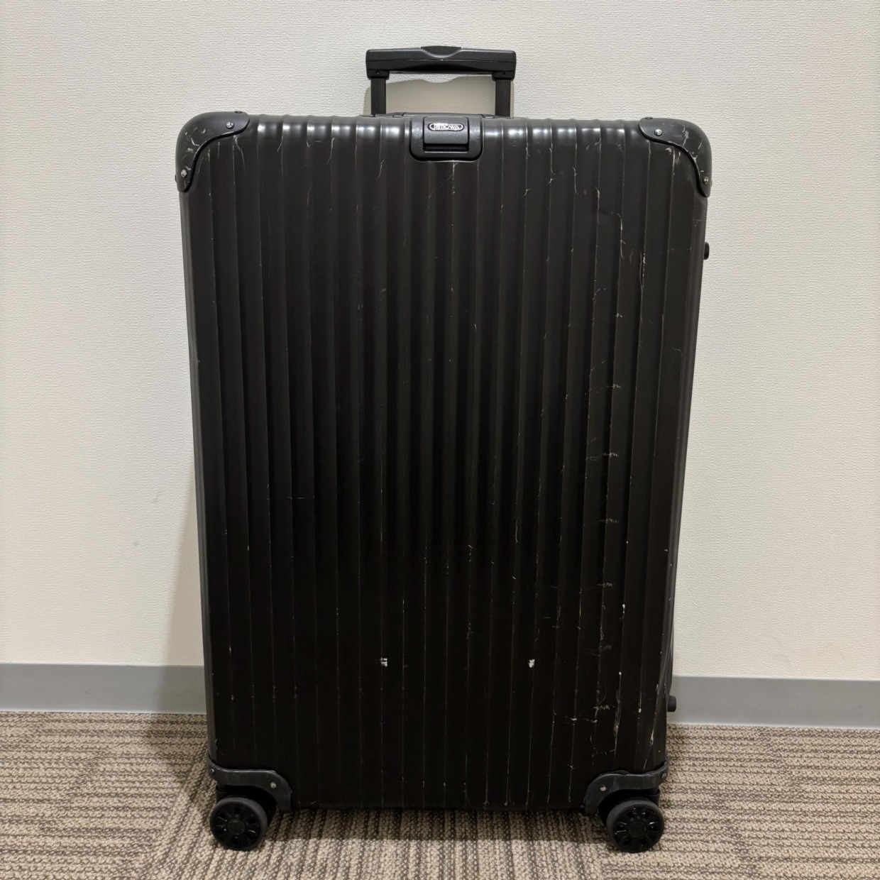リモワ　オリジナル(トパーズ ステルス)　986.16　98リットル　中古商品　4輪