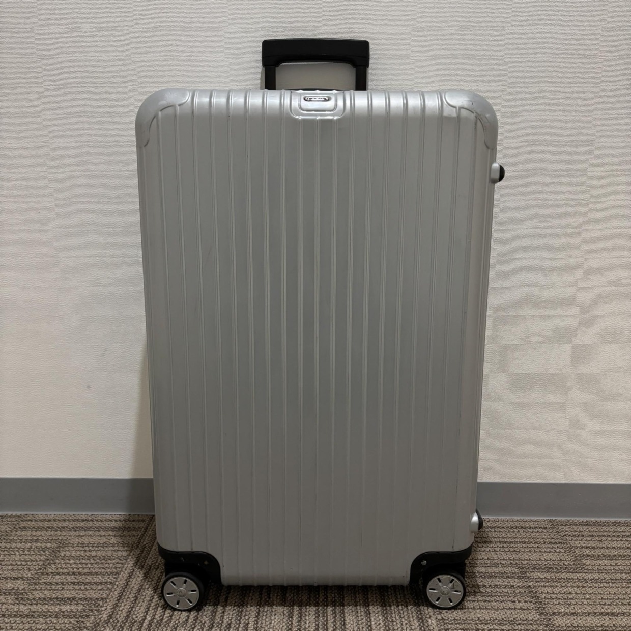 リモワ　エッセンシャル (サルサ)　810.73-4　中古美品　98リットル　4輪