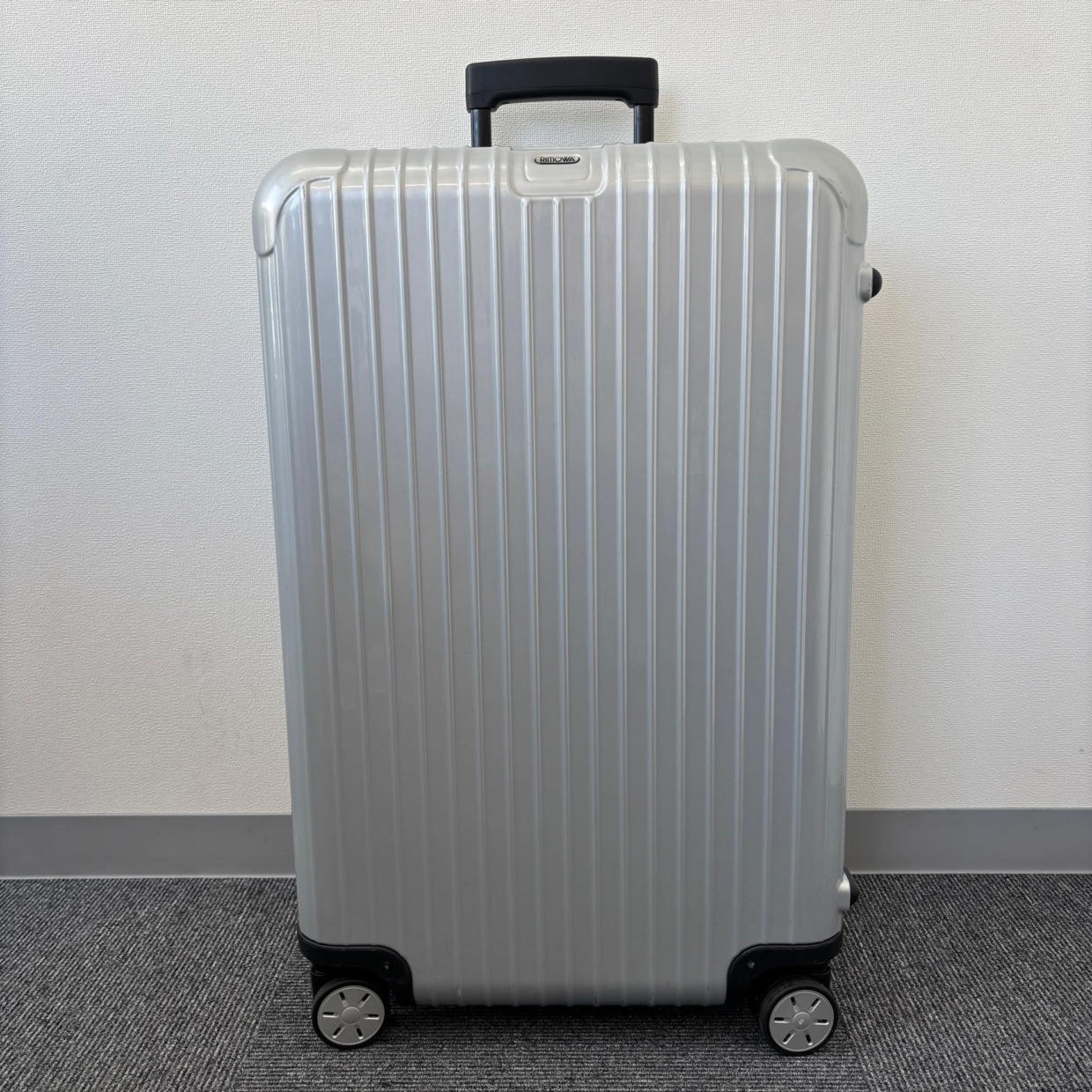 リモワ　サルサ(エッセンシャル)　U844.70　中古美品　86リットル　4輪