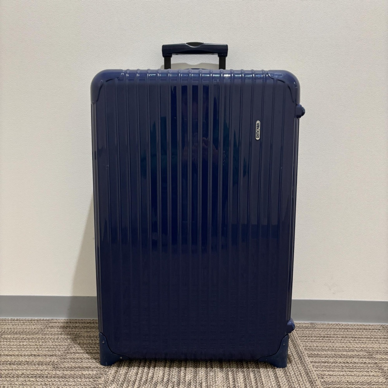 リモワ　エッセンシャル(サルサ)　中古美品　857.70　82リットル　2輪