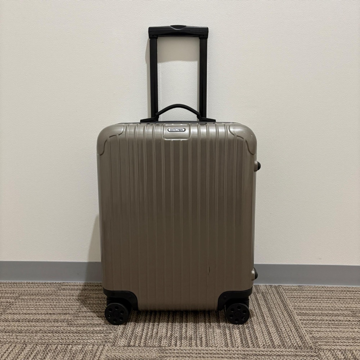 リモワ　サルサ　中古美品　869.56　45リットル　4輪