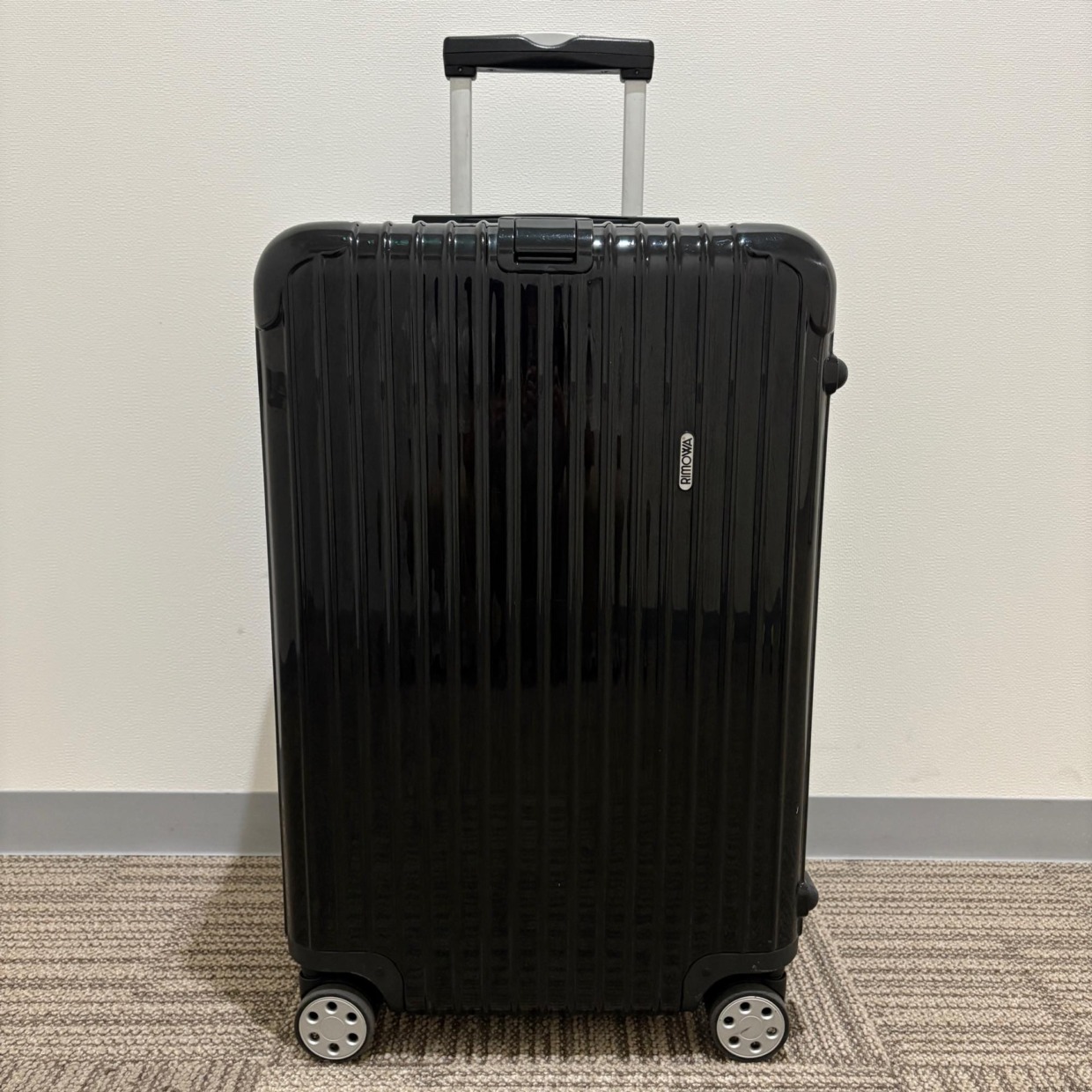 リモワ　サルサデラックス　870.63　中古美品　61リットル　4輪