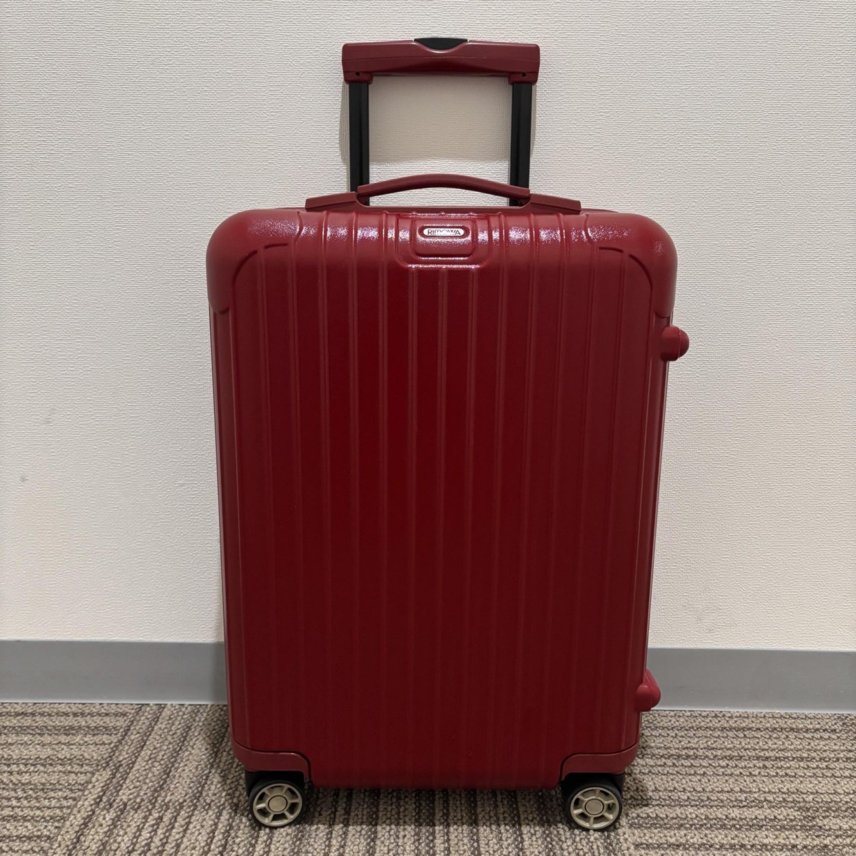 リモワ　エッセンシャル(サルサ)　875.52　35リットル　中古美品　4輪