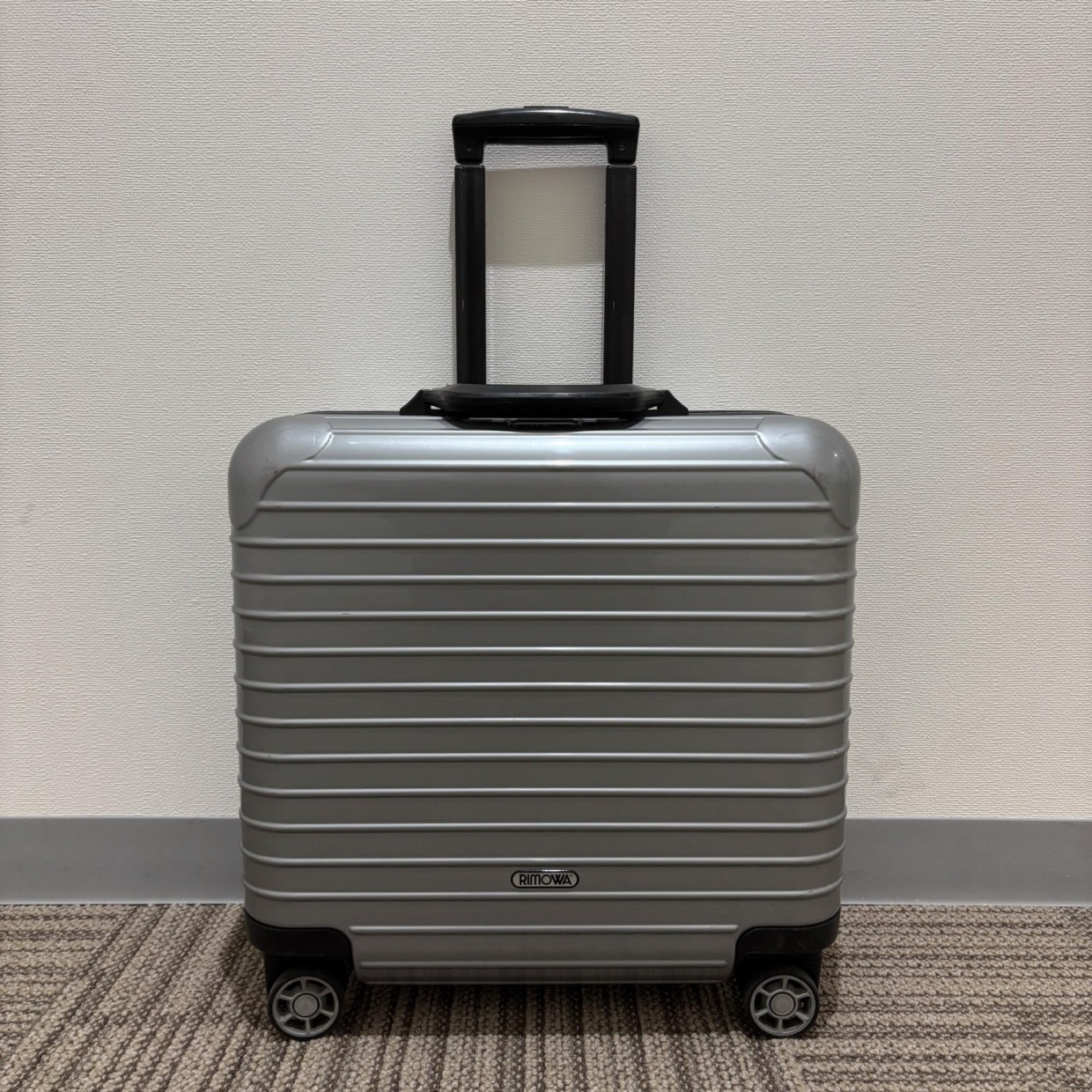 リモワ　エッセンシャル(サルサ)　トロリー　876.40 　中古美品　4輪　25リットル　4輪