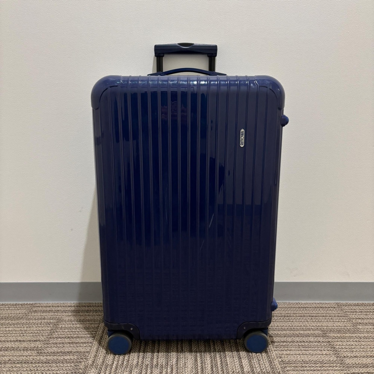 リモワ　サルサ(エッセンシャル)　U877.70　中古美品　82リットル　4輪