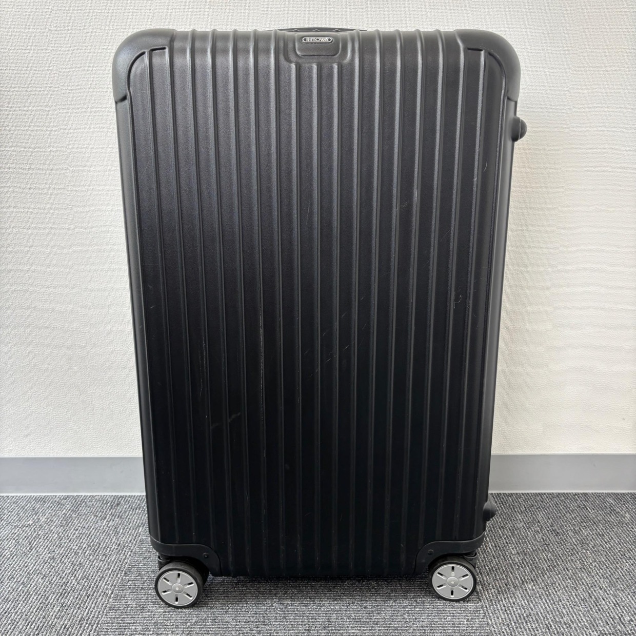 リモワ　サルサ(エッセンシャル)　871.70-9　82リットル　中古美品　4輪