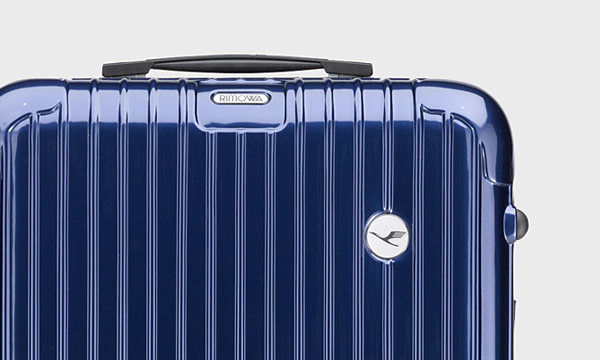 ブルーが美しい軽量スーツケース